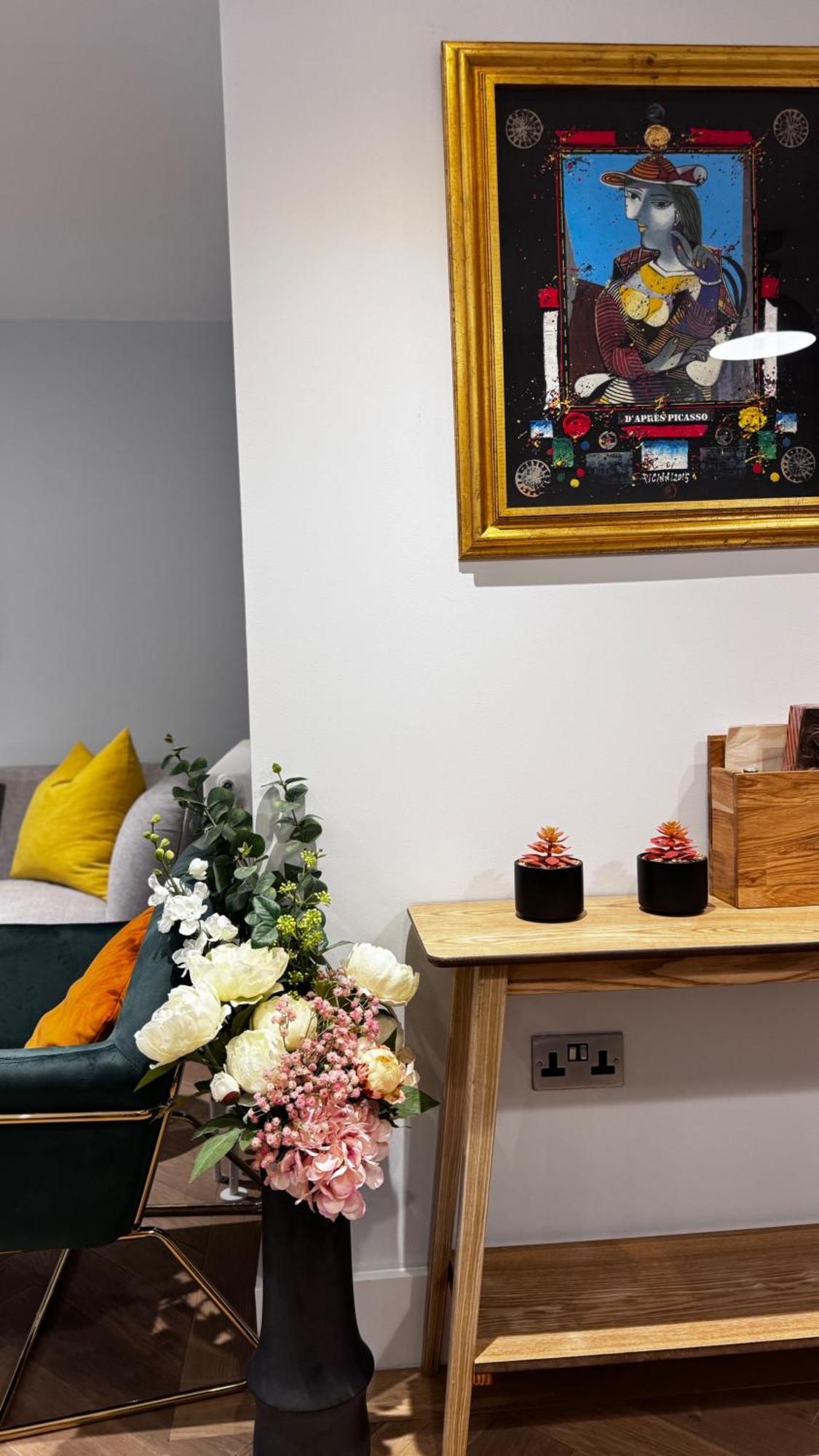 Charm - Soho Mayfair Apartment